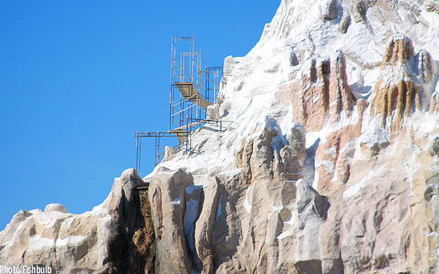 [Disneyland Park] Matterhorn Bobsleds (1959) Is.php?i=2386&img=3540IMG_0043