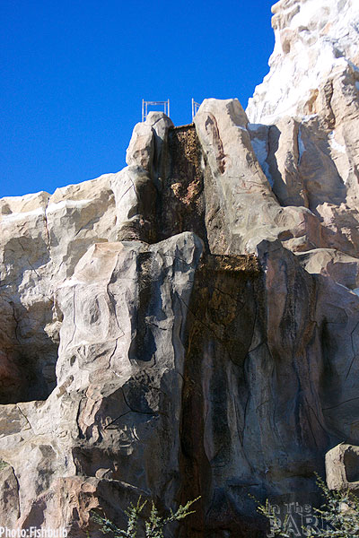 [Disneyland Park] Matterhorn Bobsleds (1959) Is.php?i=2396&img=IMG_0151-2
