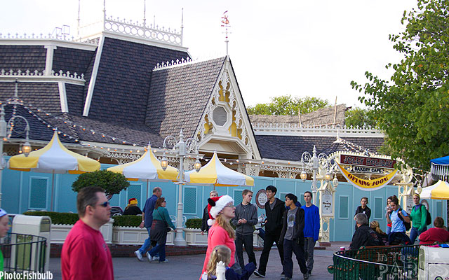 [Disneyland Park] Main Street, U.S.A.: remaniement des points de restauration (2012) et agrandissement (2015) Is.php?i=757&img=IMG_0158