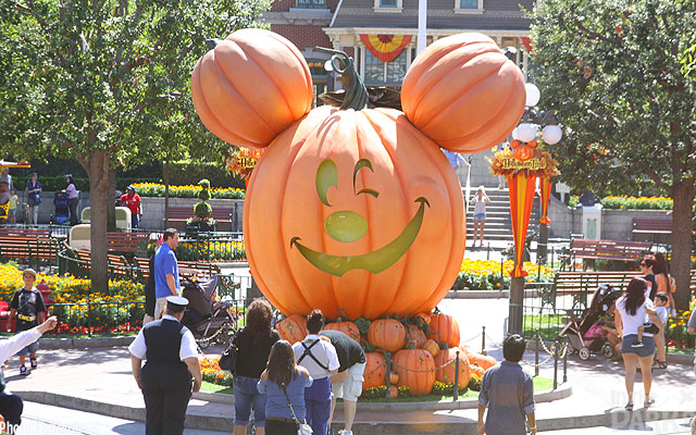 disneyland, Halloween Hoopla at the Disneyland Resort