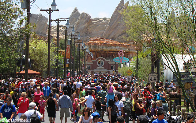 Disneyland, Massive Crowds Hit The Disneyland Resort