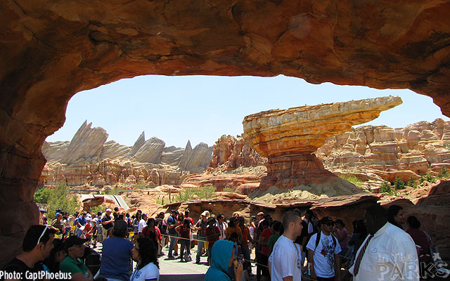 Disneyland, Massive Crowds Hit The Disneyland Resort