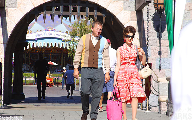 extras from the film, Saving Mr. Banks at Disneyland