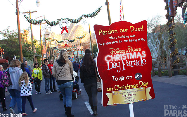 Disneyland Resort, Disneyland Resort Serves Up a Surprise Christmas Concert with Brad Paisley, Dick Van Dyke at Candlelight, and More Rain