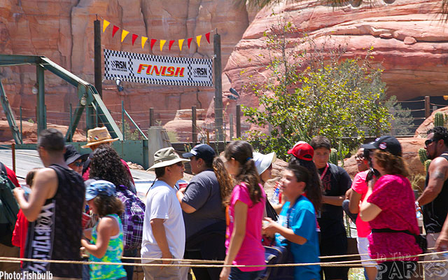 disneyland crowds, Disneyland and California Adventure Busy but Manageable