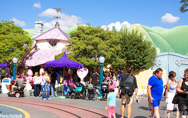 Disneyland, Disneyland Hallow-Christmas