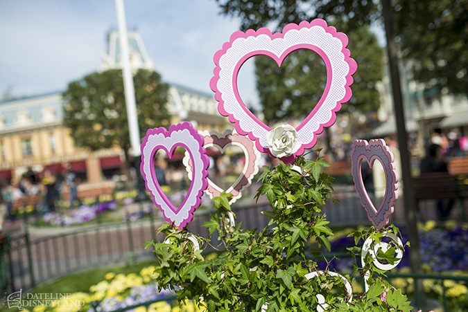 holiday crowds, Holiday crowds hit Disneyland as the parks celebrate Valentine&#8217;s Day, Gospel and more