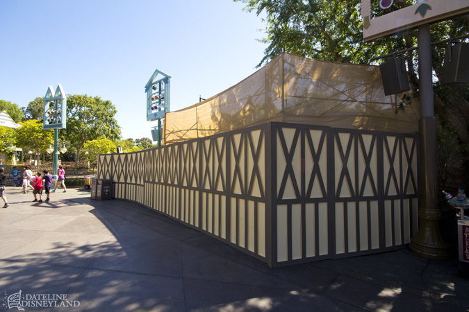 starbucks, Starbucks moves into the Market House as refurbishment projects continue at Disneyland