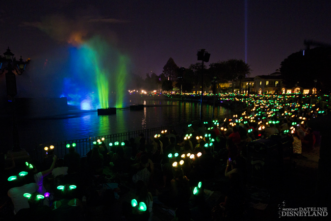 fantasmic, Fantasmic! glows with the show as construction continues at Disneyland