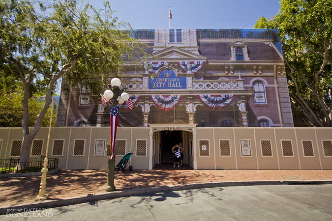 buena vista street, Merchandise takes over Buena Vista Street and Disneyland food gets less magical