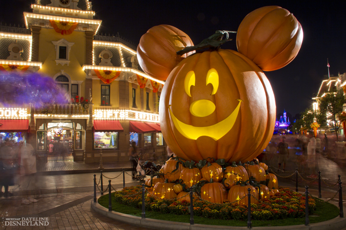 halloween time, Buena Vista Street gets cleaned up as Halloween Time haunts Disneyland