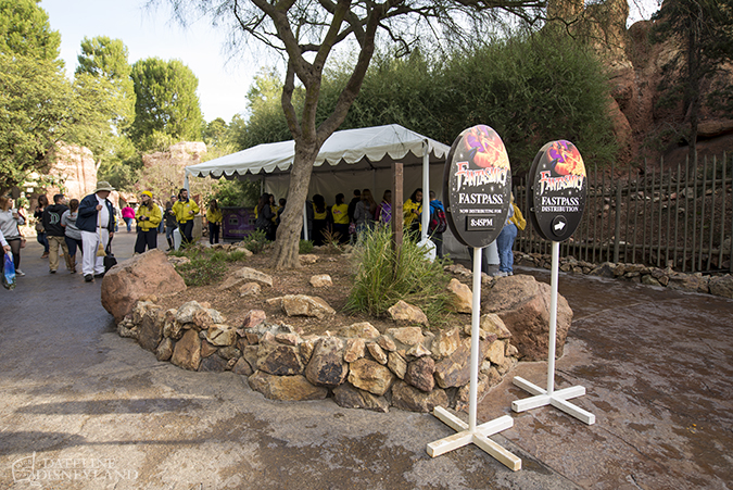fantasmic! fastpass, Fantasmic! Fastpass arrives at Disneyland as Frozen continues to move in